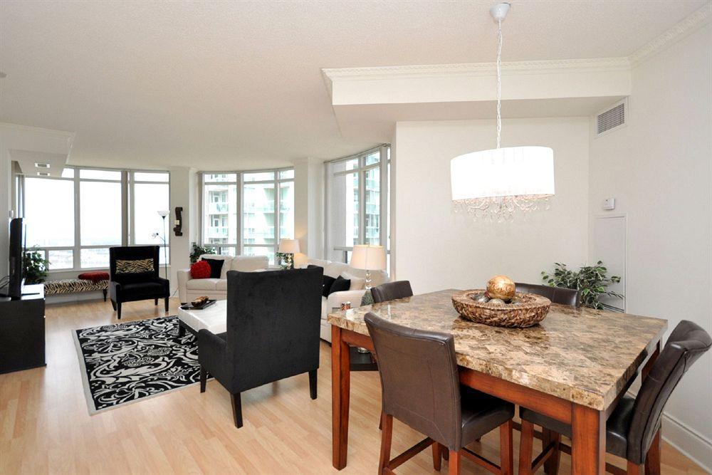 Executive Stay At Ovation Square One Mississauga Esterno foto