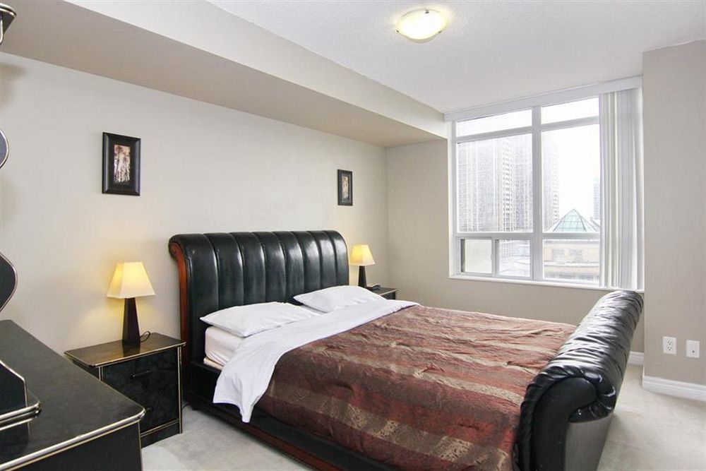 Executive Stay At Ovation Square One Mississauga Esterno foto