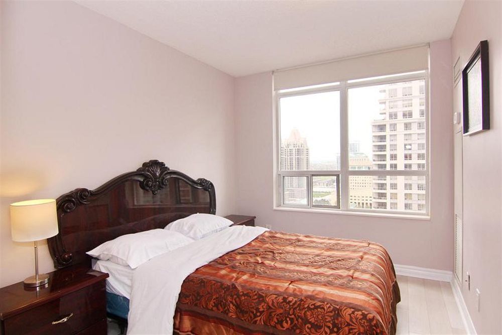 Executive Stay At Ovation Square One Mississauga Esterno foto