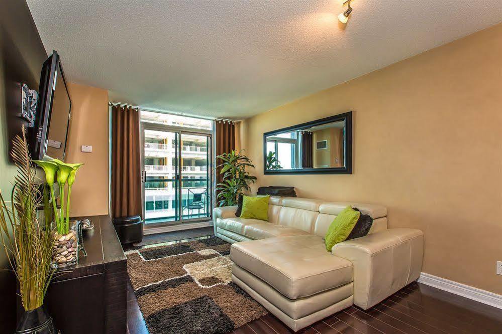 Executive Stay At Ovation Square One Mississauga Esterno foto